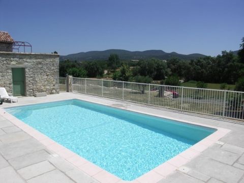 Gite pour 4 personnes en sud Ardèche avec piscine