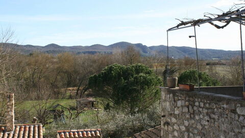 L'extérieur du gite l'Olivette, gite avec piscine pour 5 personnes en Ardèche