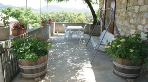 La terrasse du gite la Rose, gite 5 personnes en ardeche
